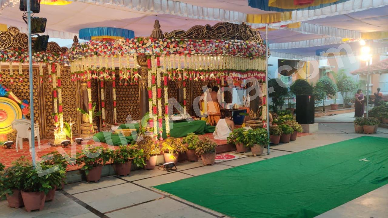 traditional-royal-floral-mandap-decoration-4.jpg