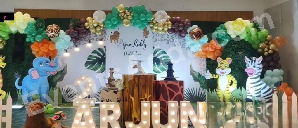 wild-one-jungle-safari-birthday-decoration-.-4.jpg