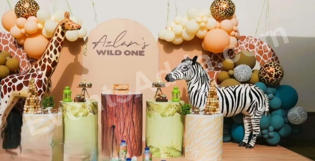 wild-one-jungle-safari-birthday-decoration-4.jpg