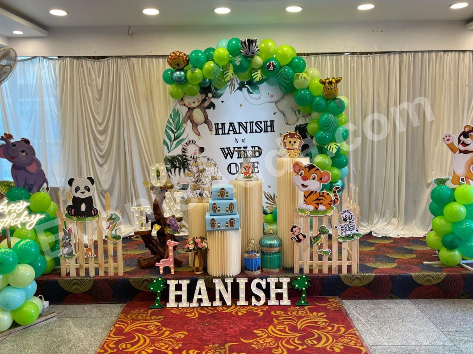 wild-one-jungle-theme-birthday-decoration-2.jpg