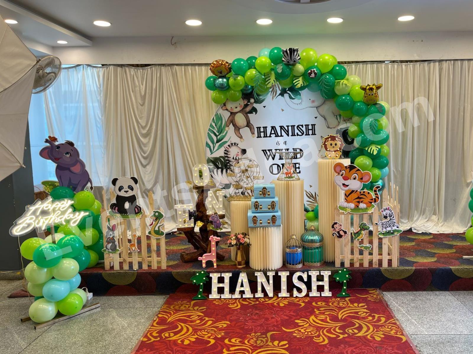 wild-one-jungle-theme-birthday-decoration-3.jpg