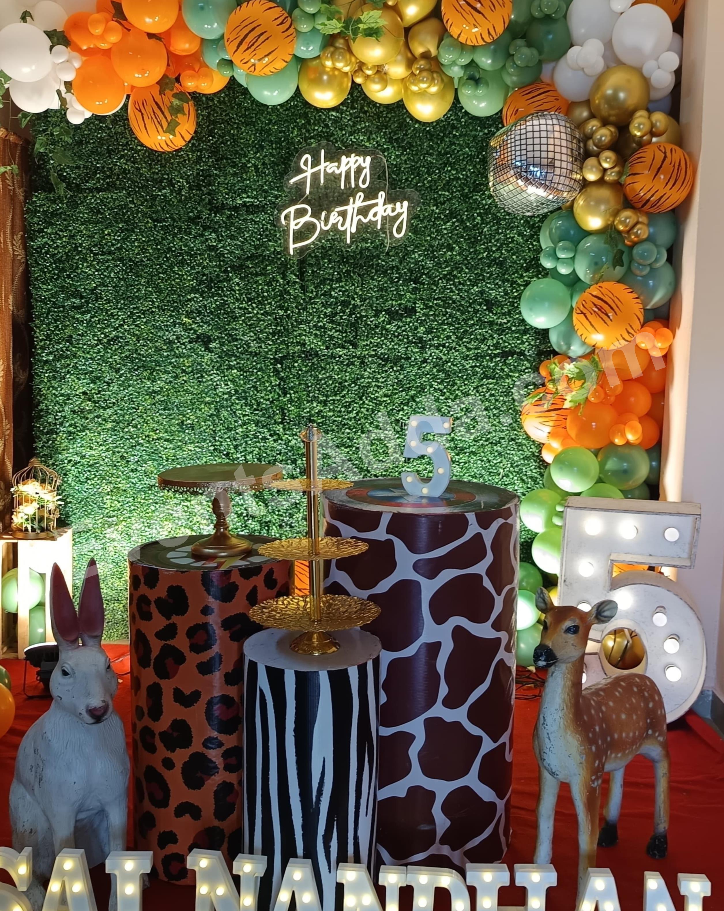 wild-safari-jungle-theme-birthday-decoration-2.jpg