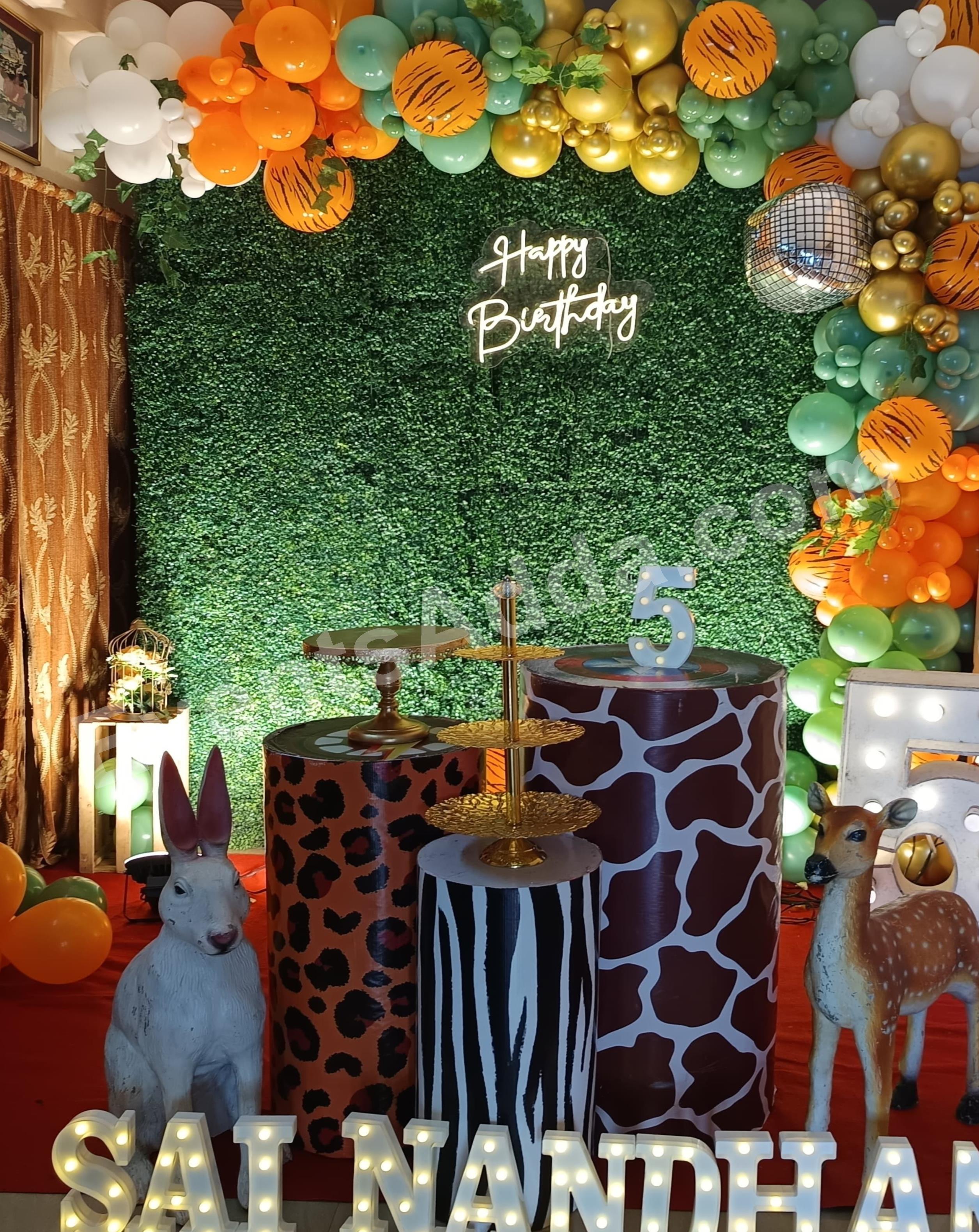 wild-safari-jungle-theme-birthday-decoration-3.jpg