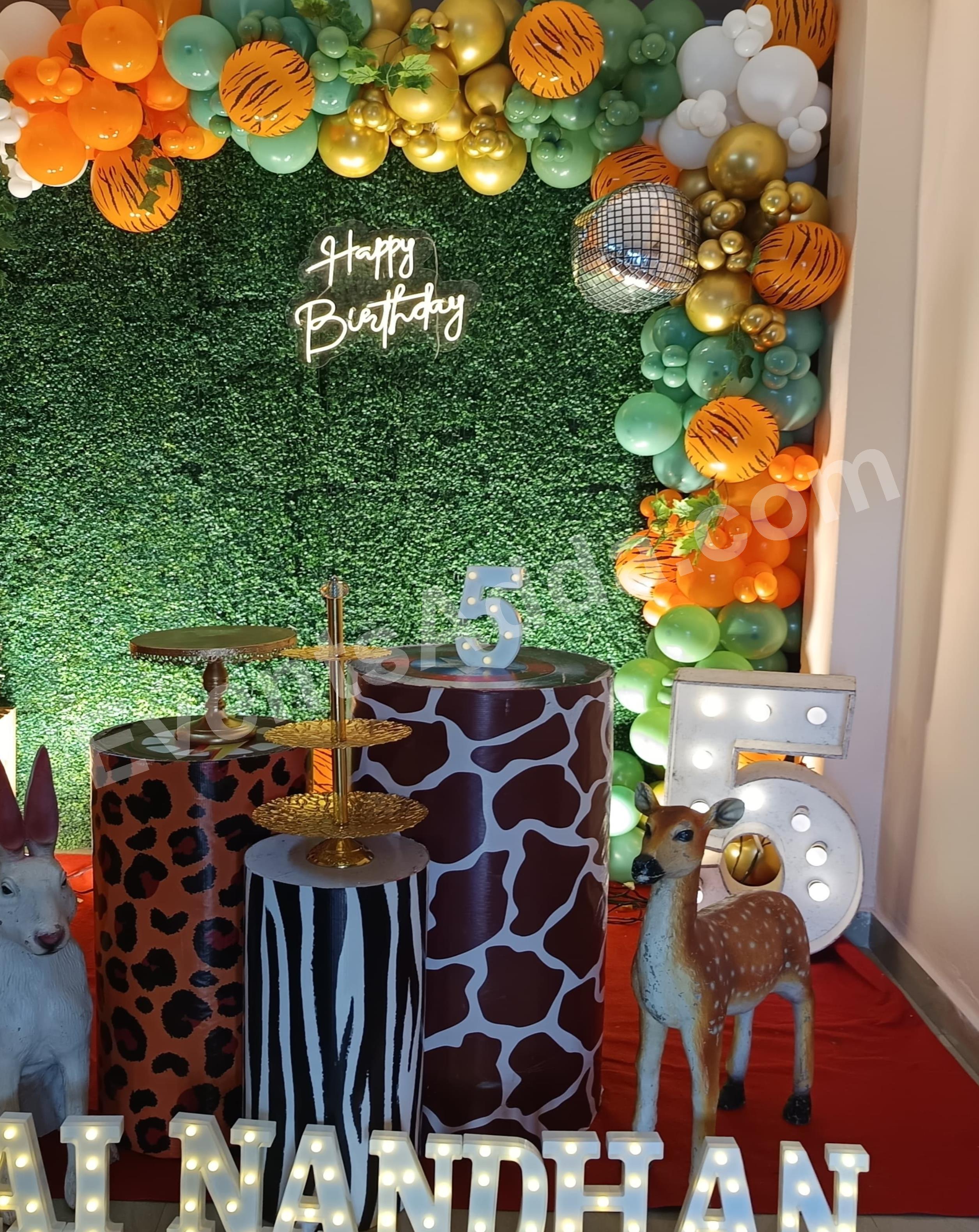 wild-safari-jungle-theme-birthday-decoration-4.jpg